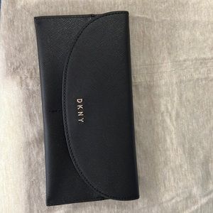 DNKY Credit Card Slim Wallet